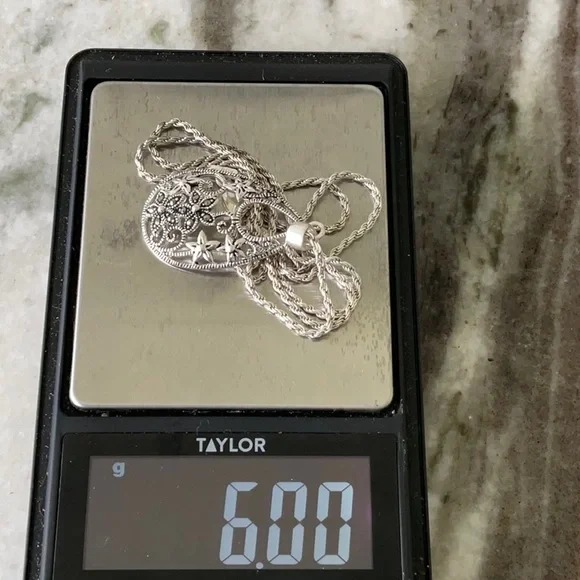 Vintage sterling silver and marcasite pendant and sterling silver chain - Picture 4 of 4